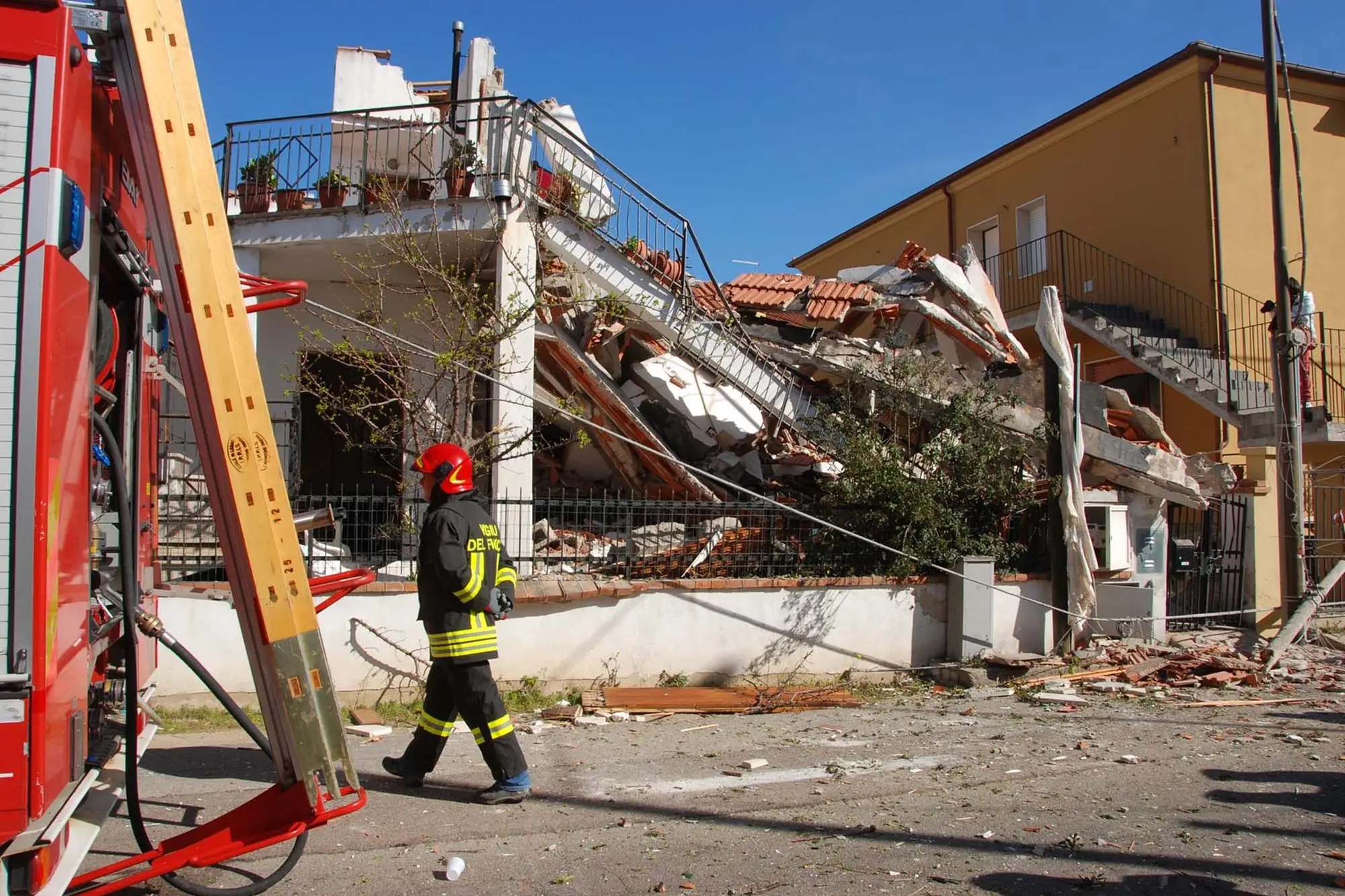 Olbia. 2-4-2015. La casa di Michelina Ena in via Brunelleschi crollata a causa di un'esplosione. Foto Antonio Satta.