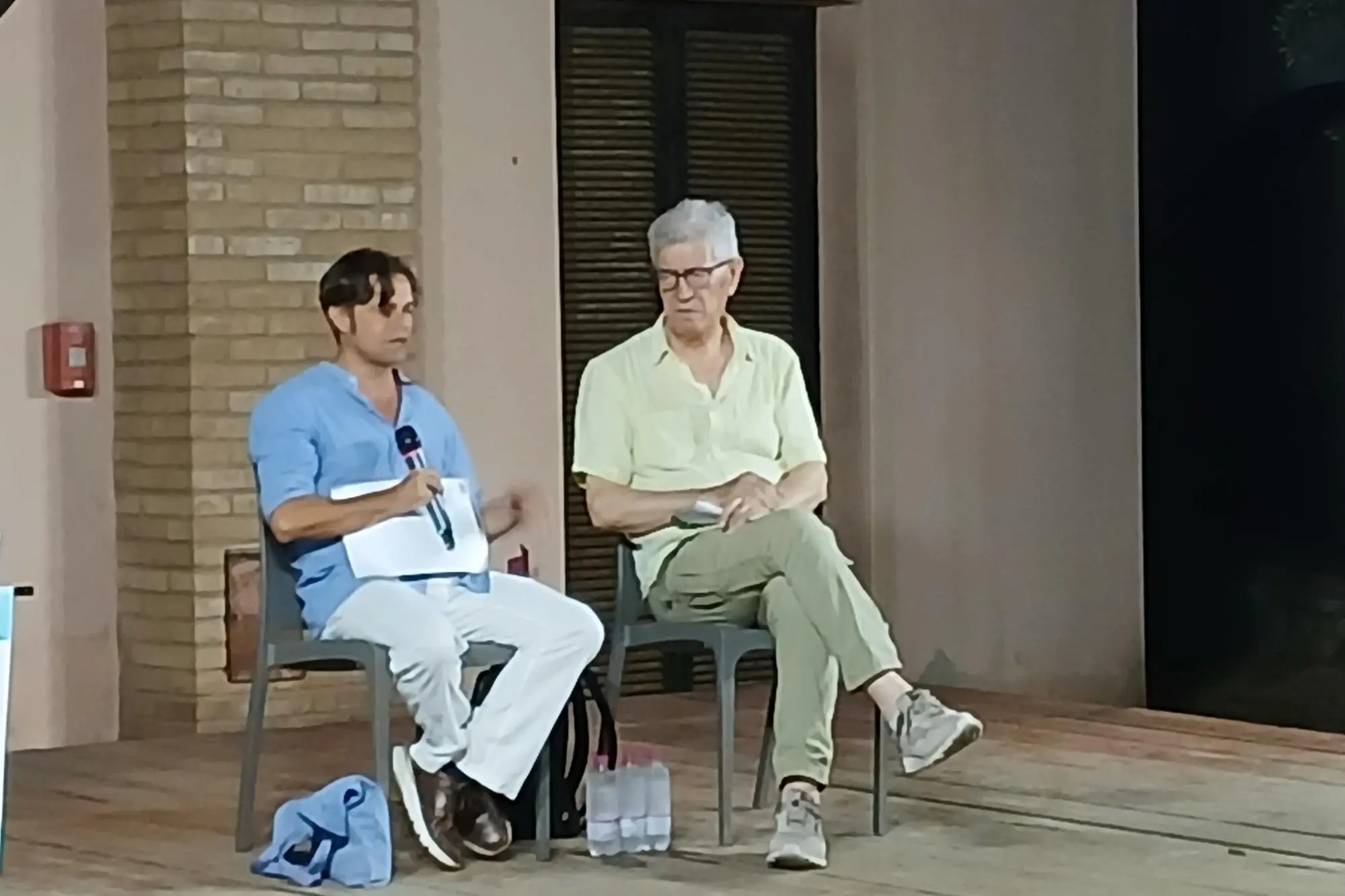 "Le parole di Gramsci per spiegare il mondo" a Gonnesa. Nella foto Gianni Fresu, professore di filosofia politica, ed Ennio Meloni, presidente dell'associazione Radici e Ali che organizza il festival