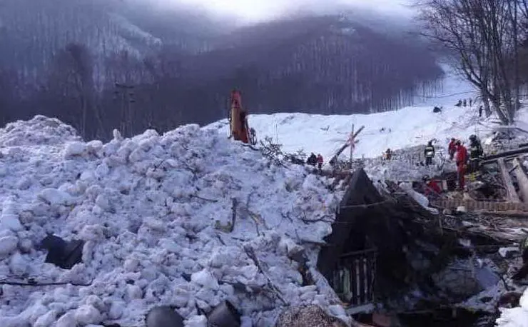 #AccaddeOggi: 19 gennaio 2017, l'hotel Gran Sasso di Rigopiano viene travolto da una valanga