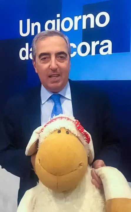 Il senatore Gasparri negli studi della trasmissione (foto ufficio stampa)