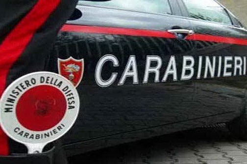 Torino, carabinieri fermano alcuni abusivi: accerchiati da 50 giovani