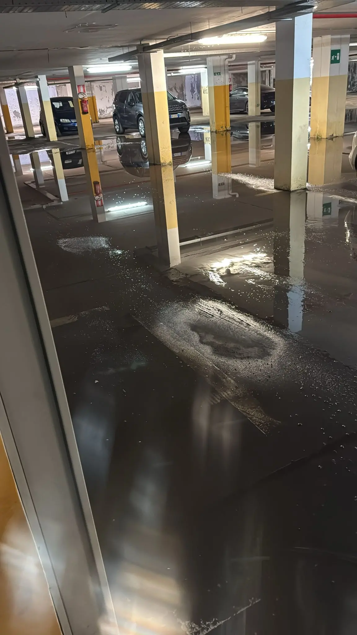 Il parcheggio allagato in piazza dei Mercati ad Alghero