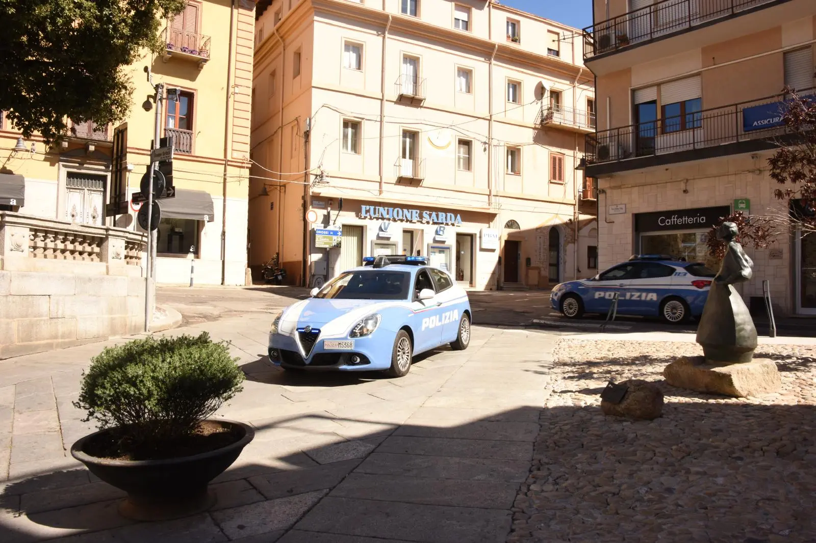 Le pattuglie delle Volanti di Nuoro in centro