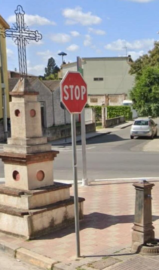 Piazza della croce, rimossa la storica fontanella