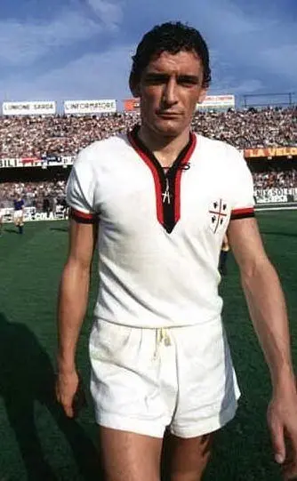 Con la maglia del Cagliari