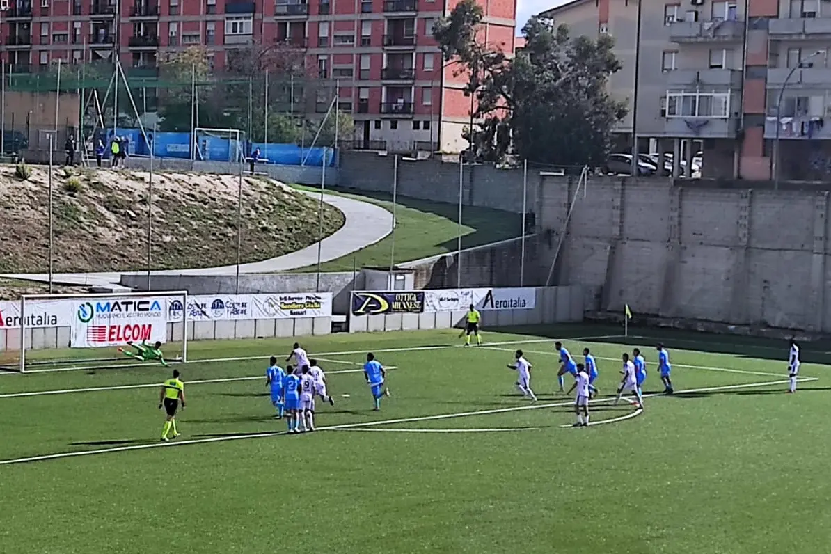 Il rigore di Cabeccia del 2-0 (foto G. Marras)