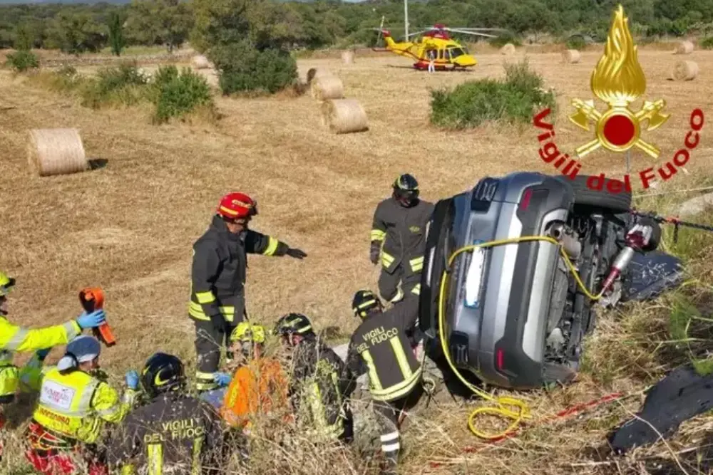 Soccorsi in azione dopo un grave incidente in Sardegna