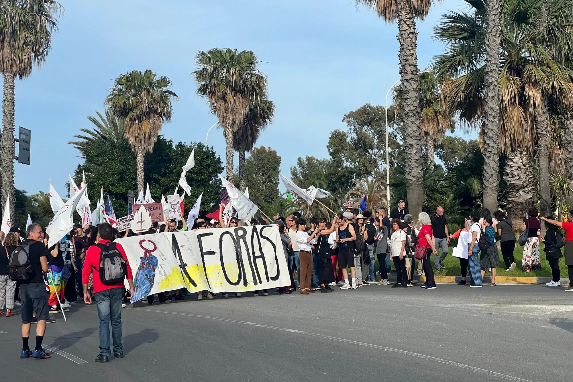 Una manifestazione antimilitarista a Cagliari (foto archivio)