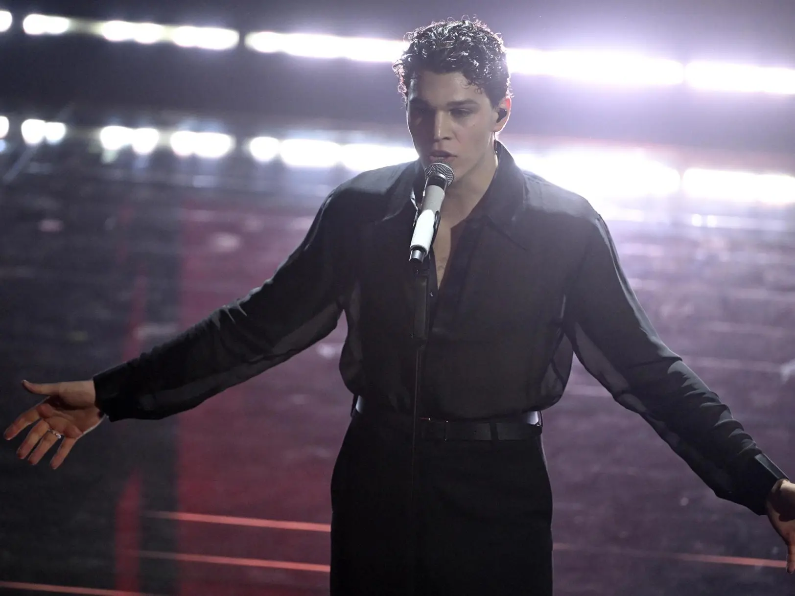 Italian singer Niccolo' Filippucci performs on stage at the Ariston theatre during the 76th edition of the Sanremo Italian Song Festival, in Sanremo, Italy, 25 February 2026. The music festival will run from 24 to 28 February 2026. ANSA/RICCARDO ANTIMIANI