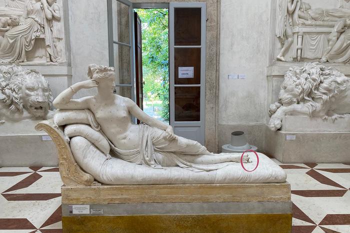 Paolina Borghese mutilata dal turista austriaco, Museo Gypsotheca Antonio Canova. Foto Ansa
