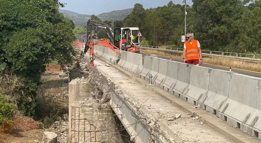 Lavori sul ponte, strada chiusa