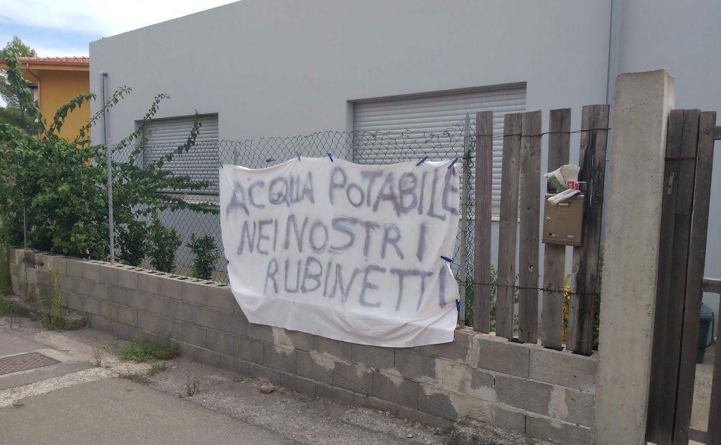Una protesta dei residenti (L'Unione Sarda)