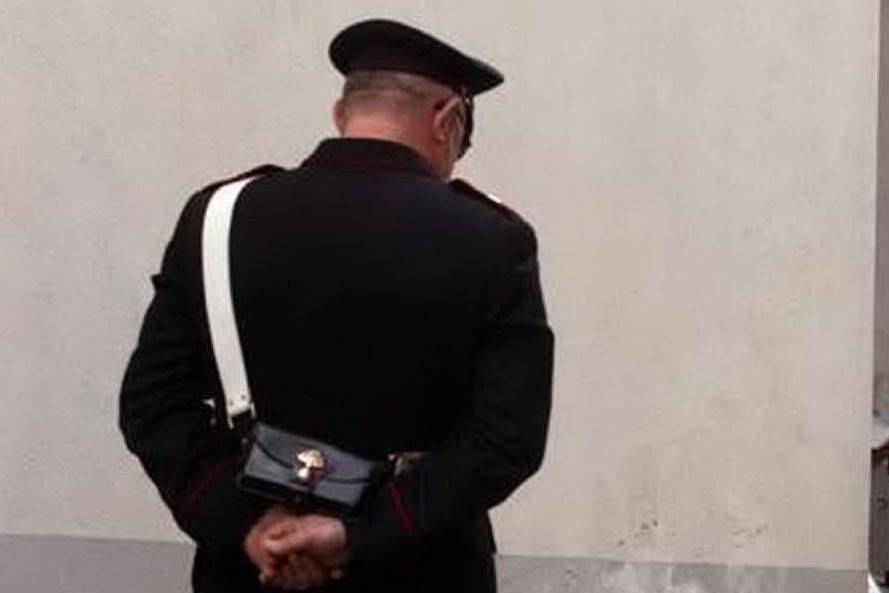 L'Arma vieta l'uso degli smartphone ai carabinieri in servizio