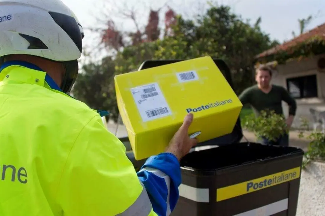 Una consegna (foto di Poste)