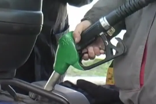 Carburanti, al via il price cap: sconti al rifornimento
