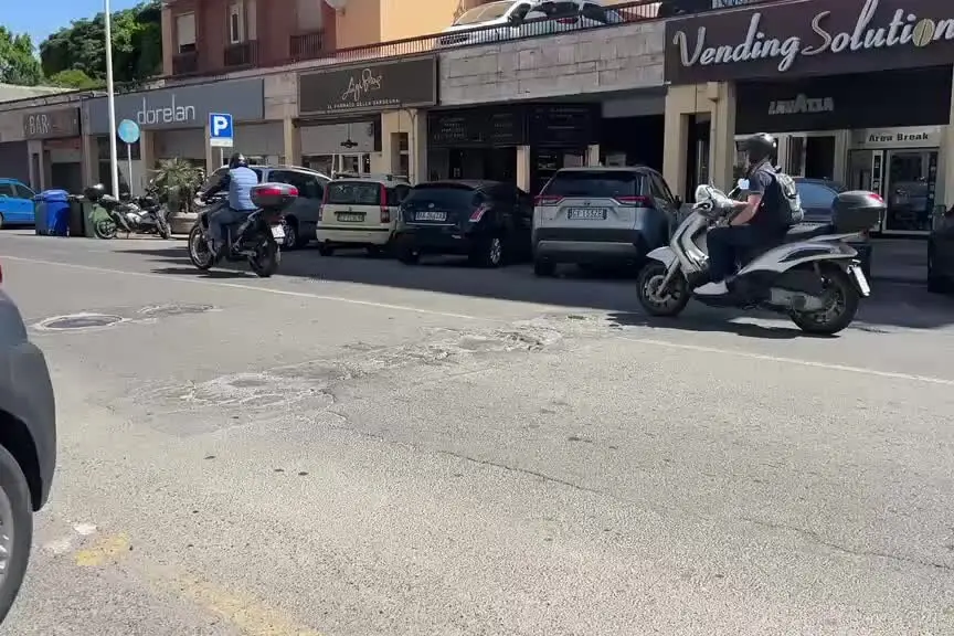 Buche, marciapiedi dissestati e scarsa illuminazione: a Sant’Avendrace disagi all'ordine del giorno