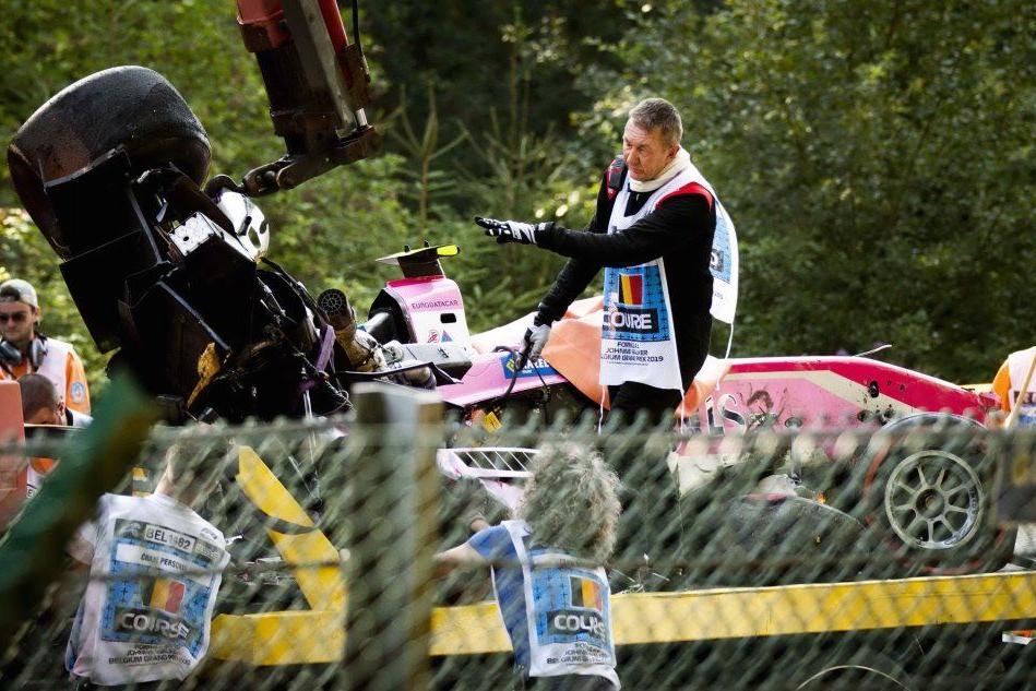 Terribile schianto al Gran premio del Belgio, muore il pilota Anthoine Hubert