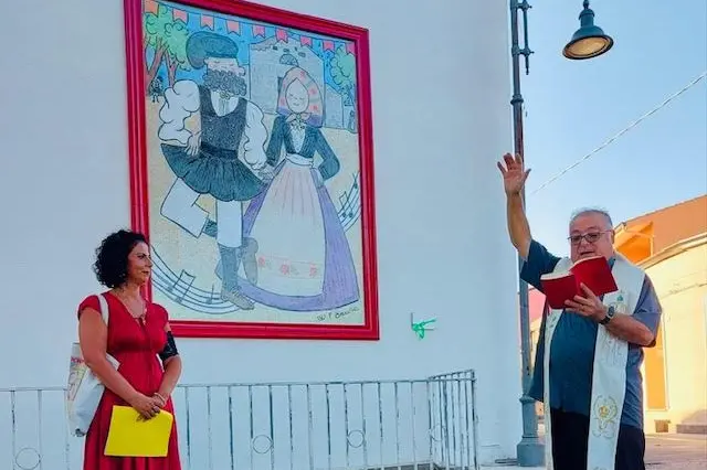 Simona Caria assieme a don Valerio Csula (Foto concessa)