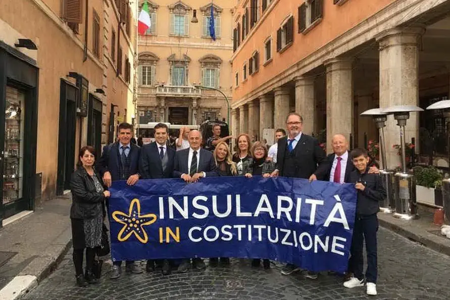 Una manifestazione per l'insularità a Roma (Archivio L'Unione Sarda)