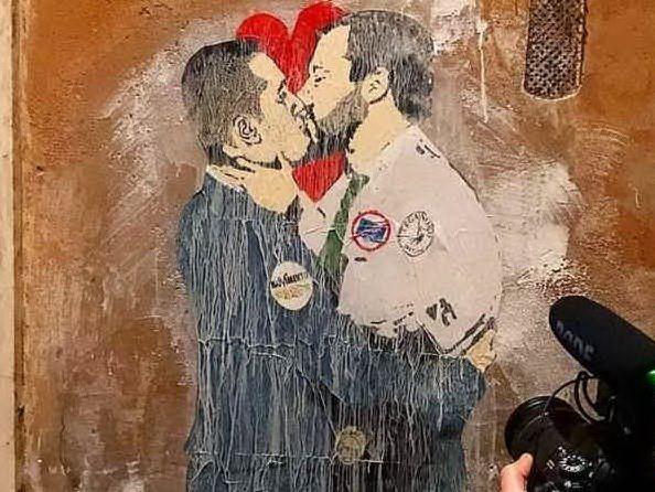 Parlamento, spunta &quot;il bacio&quot; tra Salvini e Di Maio