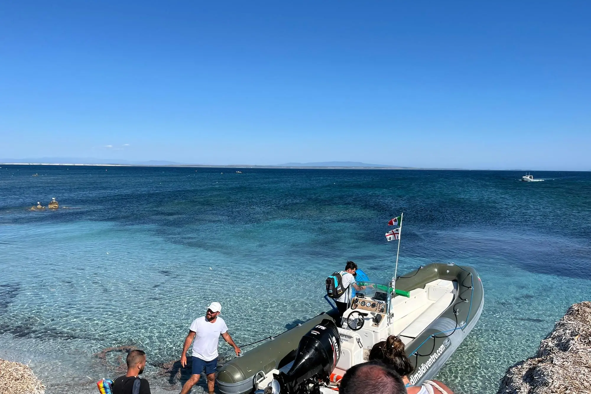 Turisti all'Isola di Maldiventre (Foto Sara Pinna)