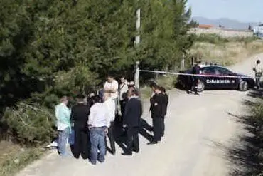 I carabinieri sul luogo dell'omicidio (immagine d'archivio)