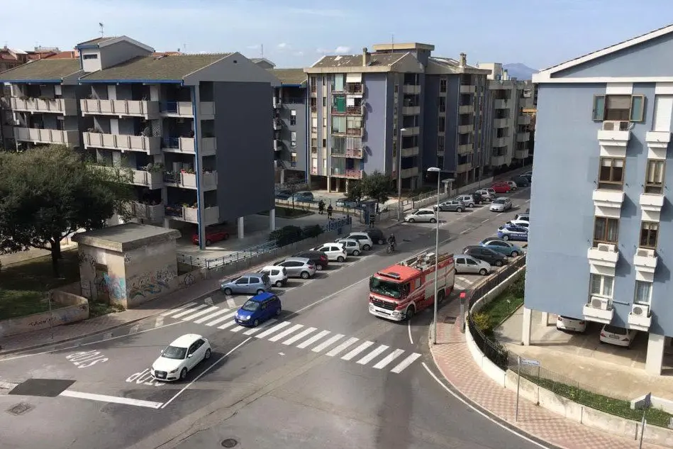 L'intervento di vigili del fuoco e polizia  in via Carpaccio