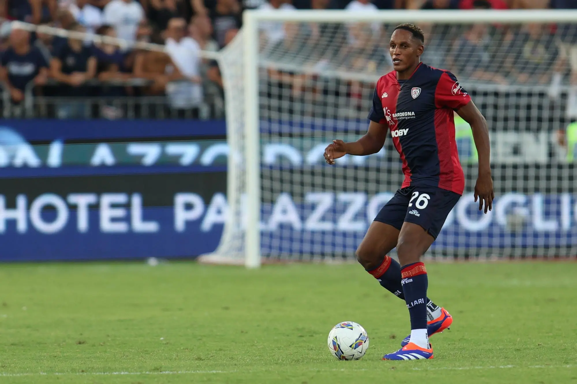 Cagliari Vs Como Nella foto :Yerry Mina Foto Fabio Murru