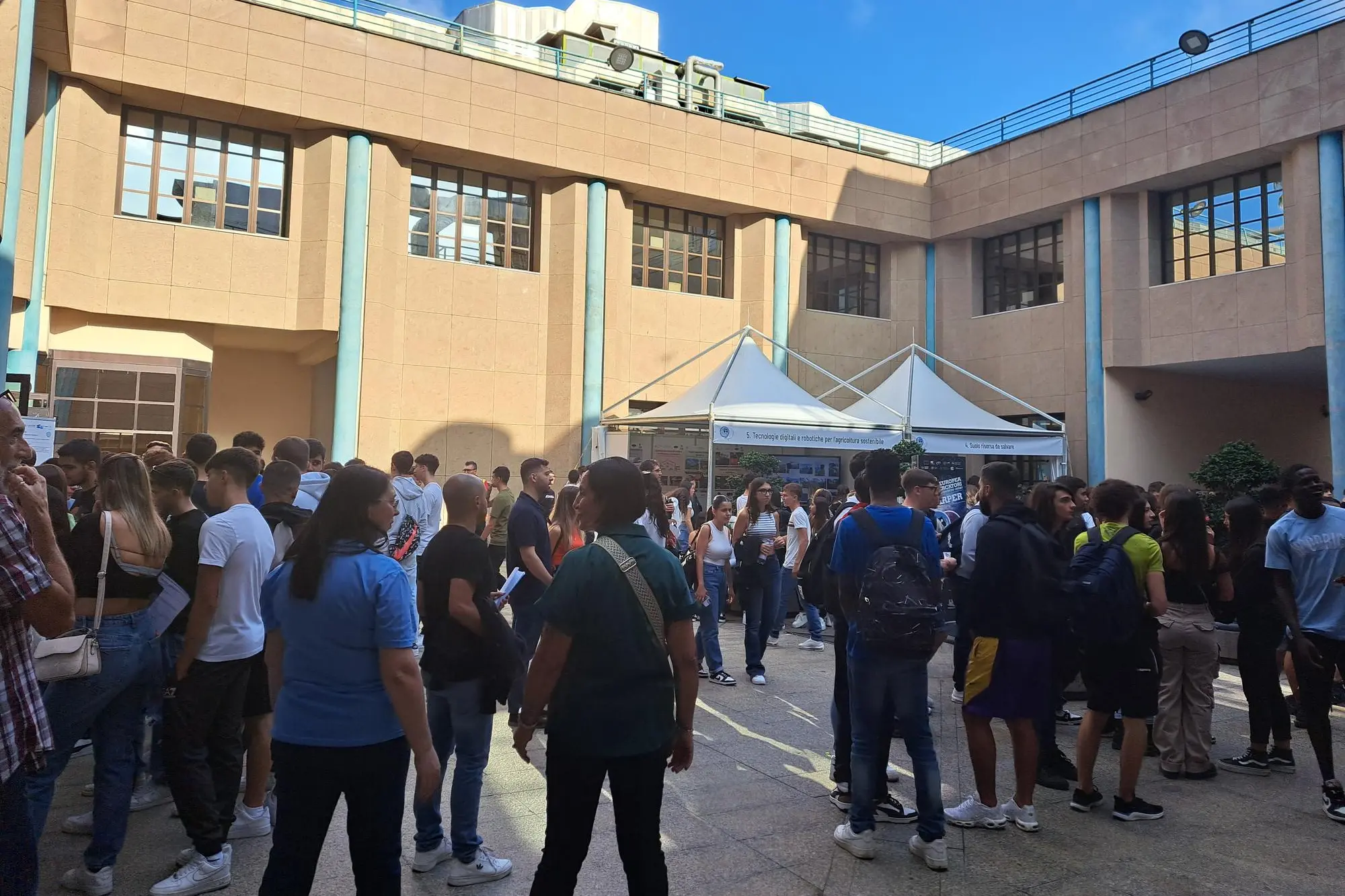 Stand affollati a Sassari per la Notte dei ricercatori (foto concessa)