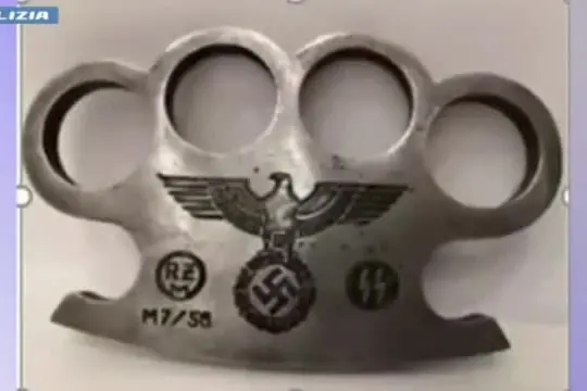 Propaganda razzismo e apologia fascismo: denunciati 13 minori a Siena