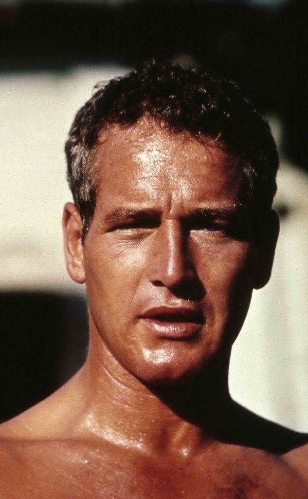 Un primo piano di un giovane Paul Newman