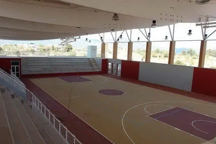 L'interno del palazzetto dello sport di Pula (foto L'Unione Sarda - Ivan Murgana)