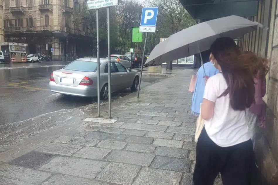 Pioggia nel centro di Cagliari (foto S. Urrai)