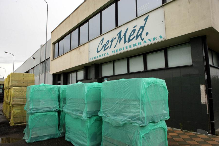 Ceramica Mediterranea, crisi per 120 dipendenti. Assemblea a Guspini: «Cercare aziende pronte a comprare»