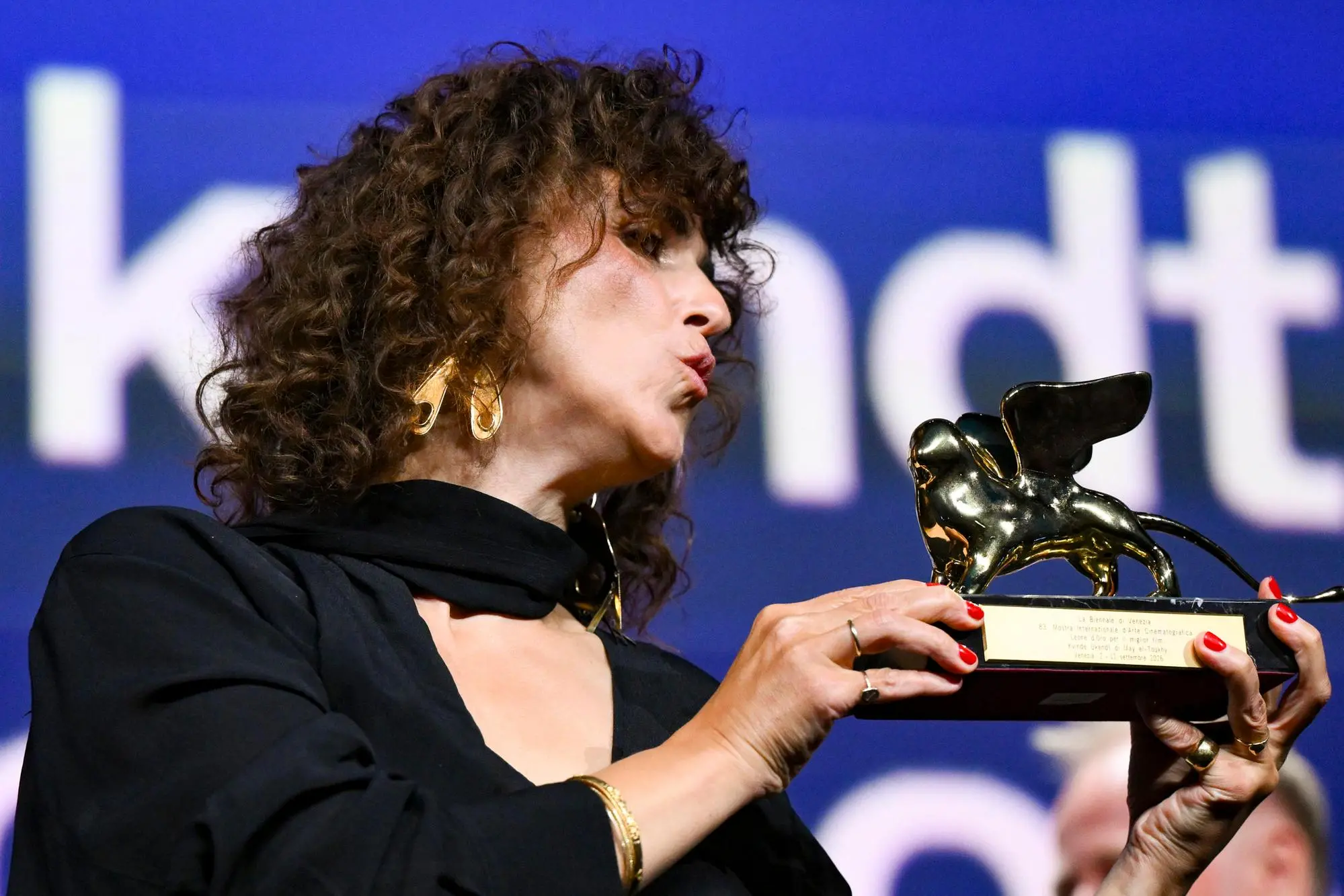 La regista May el-Toukhy ha vinto il Leone d'Oro a Venezia con il film Woman Unknown (Ansa)