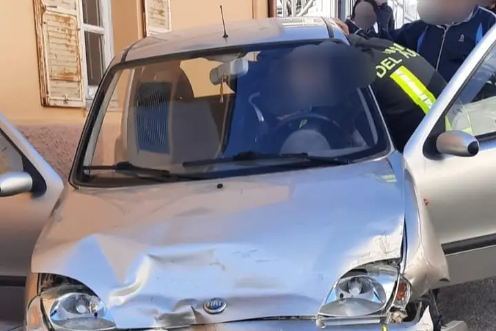L'auto incidentata (Foto Vigili del fuoco)