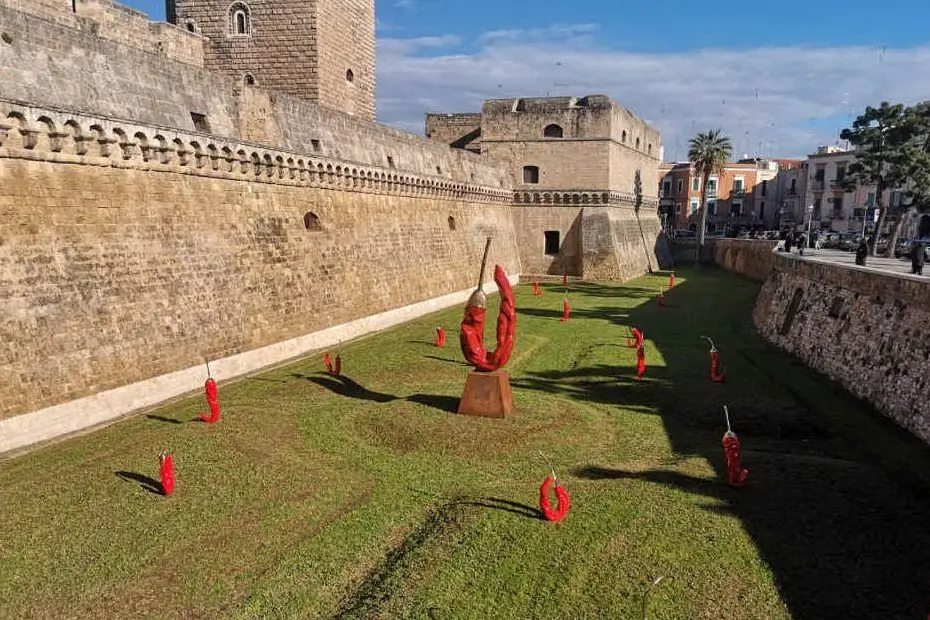 Uno degli allestimenti nei castelli pugliesi  (ufficio stampa Giuseppe Carta)