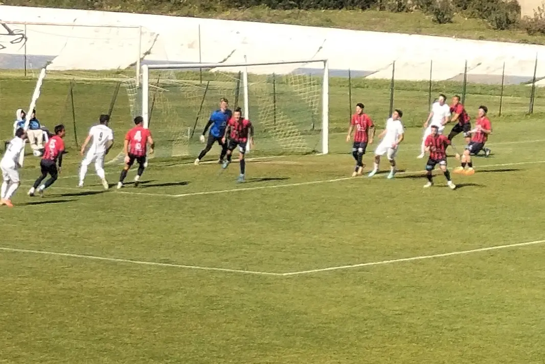 Il derby Carbonia Iglesias. (Foto Scano)