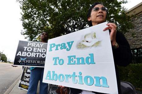 Carcere per chi pratica l’aborto, in Texas entra in vigore una legge del 1925