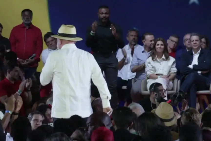 Brasile, Lula ufficializza la ricandidatura: "Sono in gran forma"