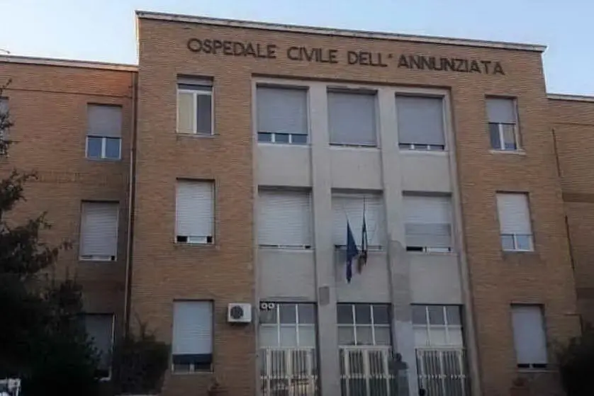 L'ospedale civile dell'Annunziata di Cosenza (foto Google Maps)