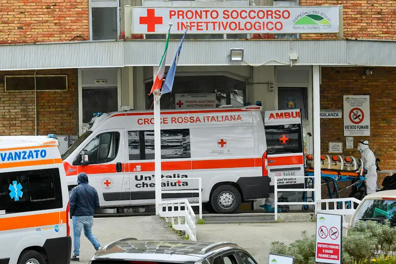 Il pronto soccorso dell'ospedale Cotugno di Napoli (foto Ansa)