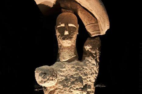 Uno dei Giganti in pietra che quaranta anni fa vennero casualmente scoperti nelle campagne del Sinis