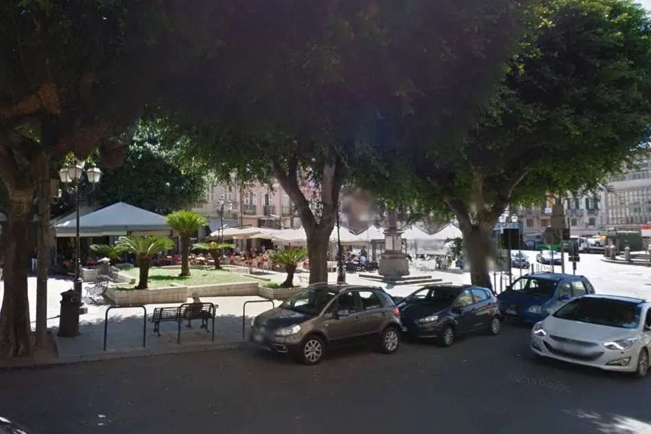 Piazza Yenne (da Google earth)