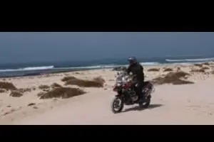 In moto sulle dune di Piscinas