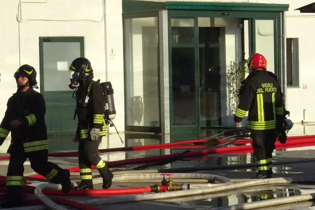 I vigili del fuoco a Sa Marigosa (foto Chergia)