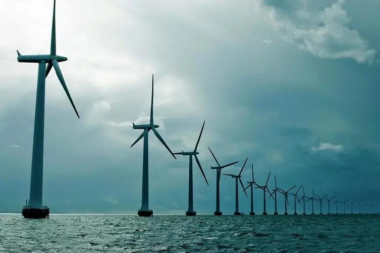 Un impianto eolico offshore (Archivio L'Unione Sarda)