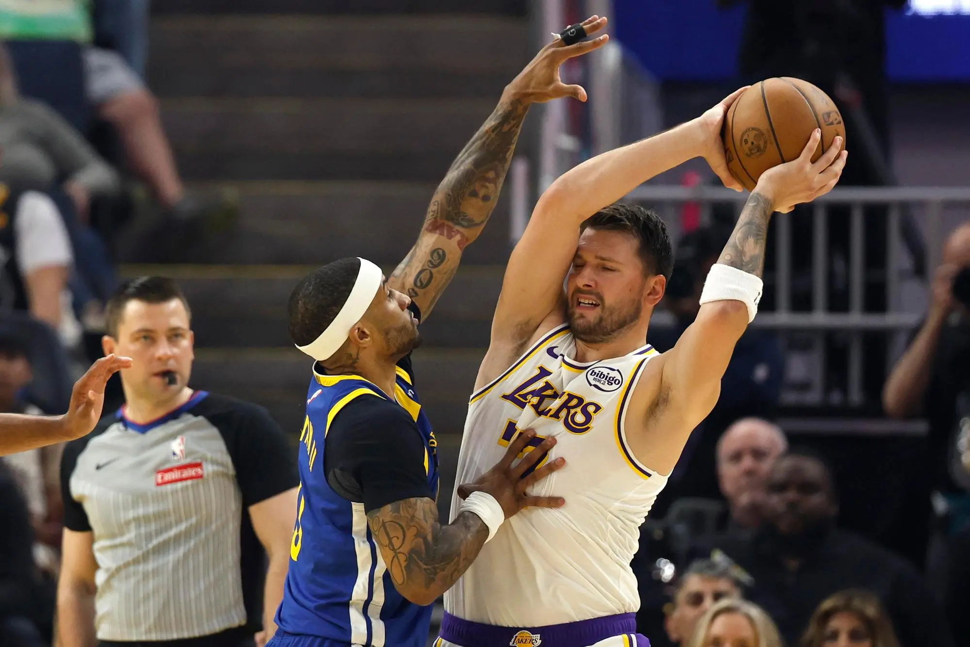 Una recente sfida tra Los Angeles Lakers e Golden State Warriors in Nba (Ansa)