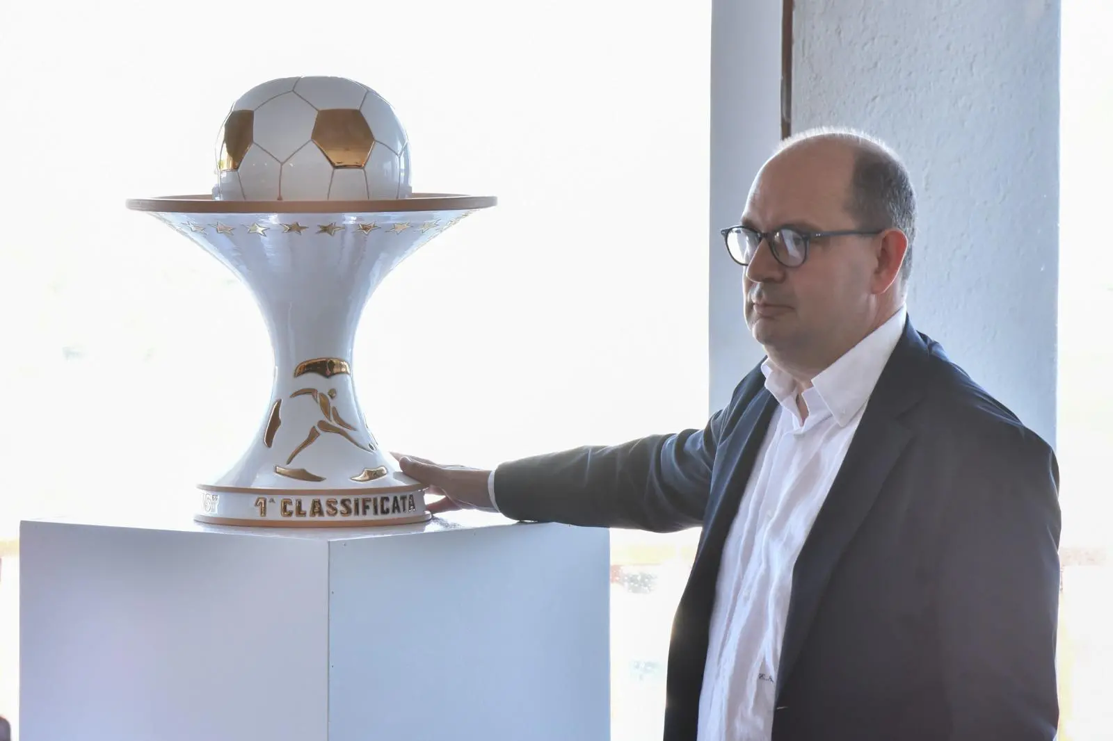 Il trofeo in palio al 26° Torneo mondiale "Manlio Selis" (foto concessa)