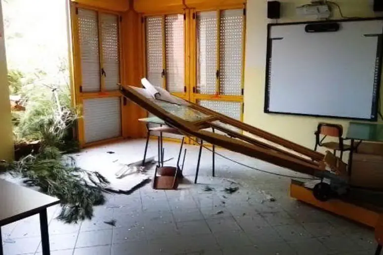 L'aula danneggiata (foto Pittau)